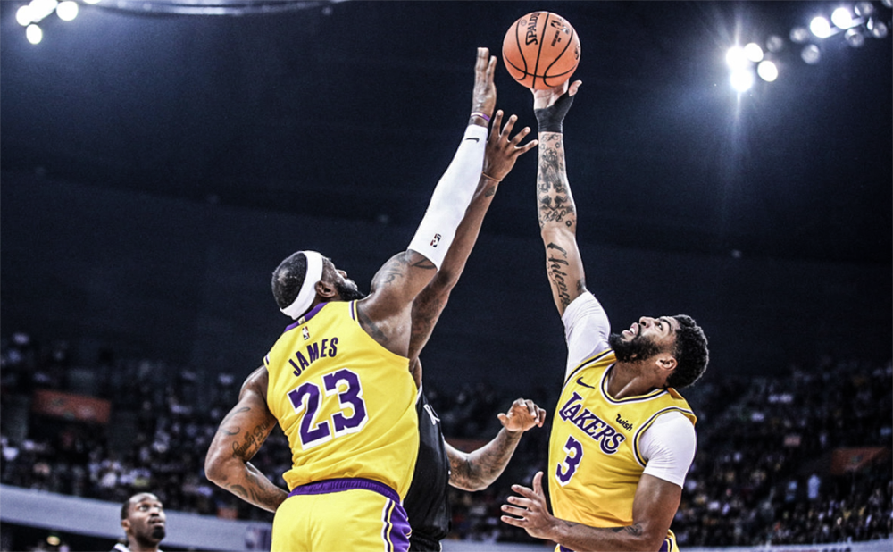 赛后洛杉矶湖人调整名单以备欧冠，状态回暖环节打磨，管理层满意，临场指挥获称赞的简单介绍